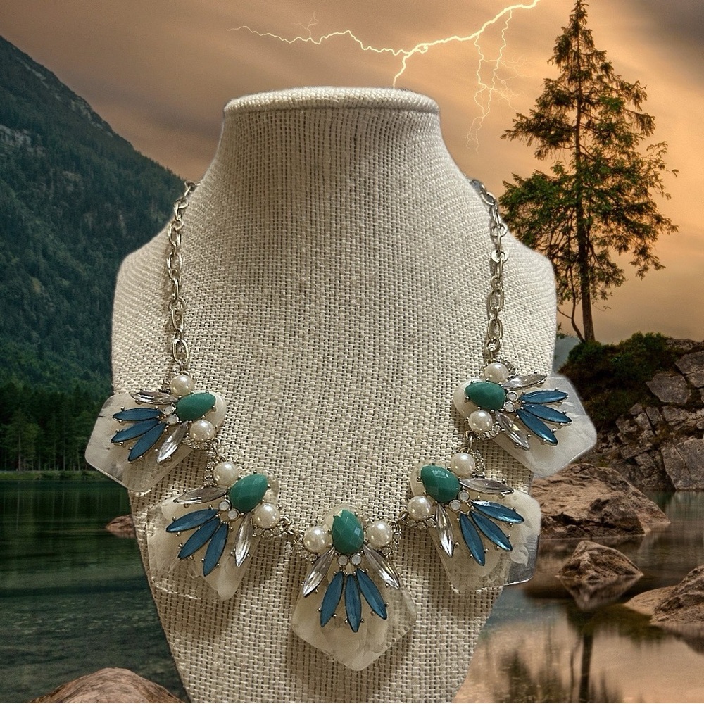 Baublebar Brass Gold Tone Blue/Green
Crystal Rhinestones Statement
Neckl…